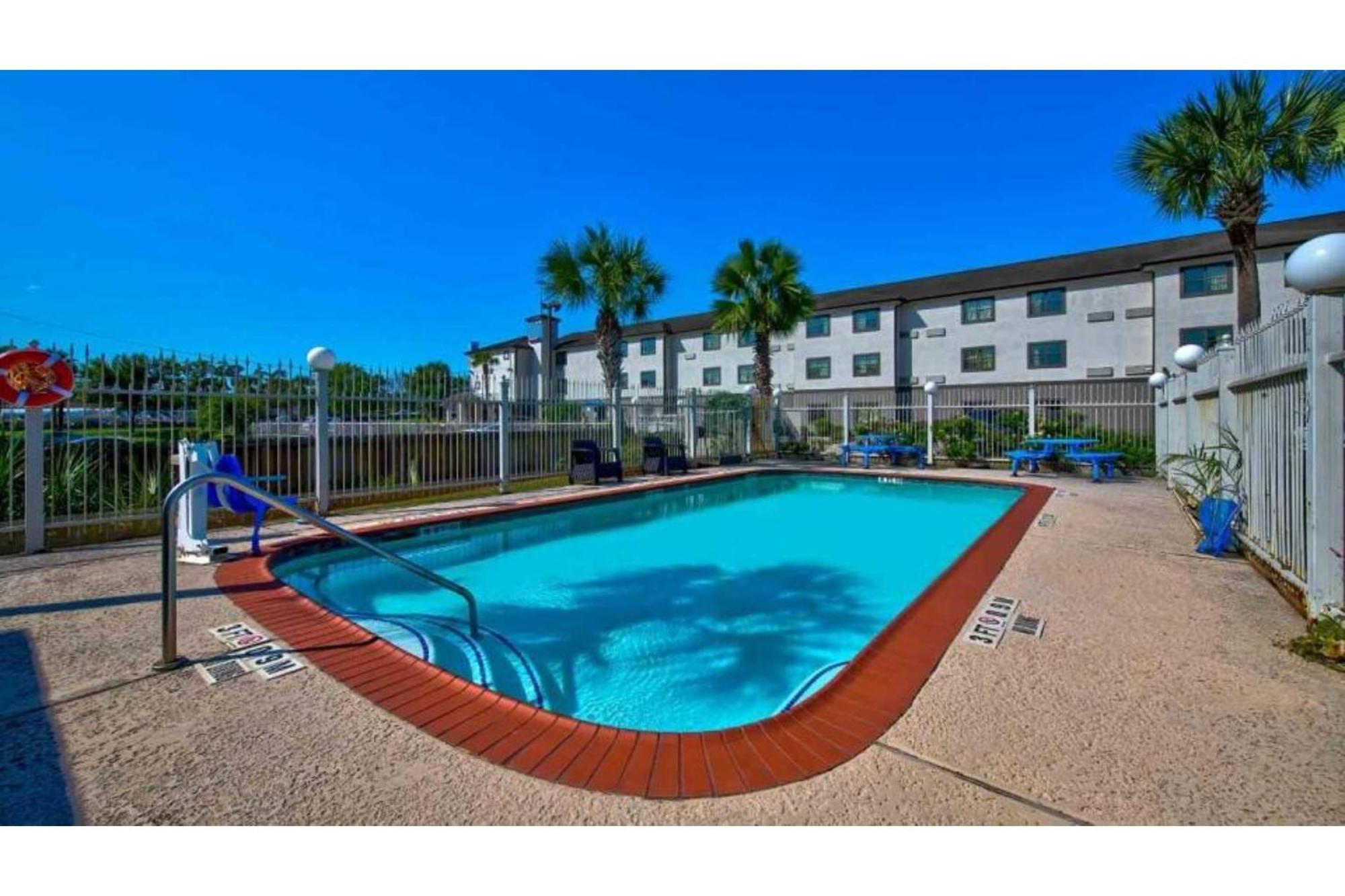 Oyo Townhouse Beaumont Medical Center Area Hotel Exterior photo