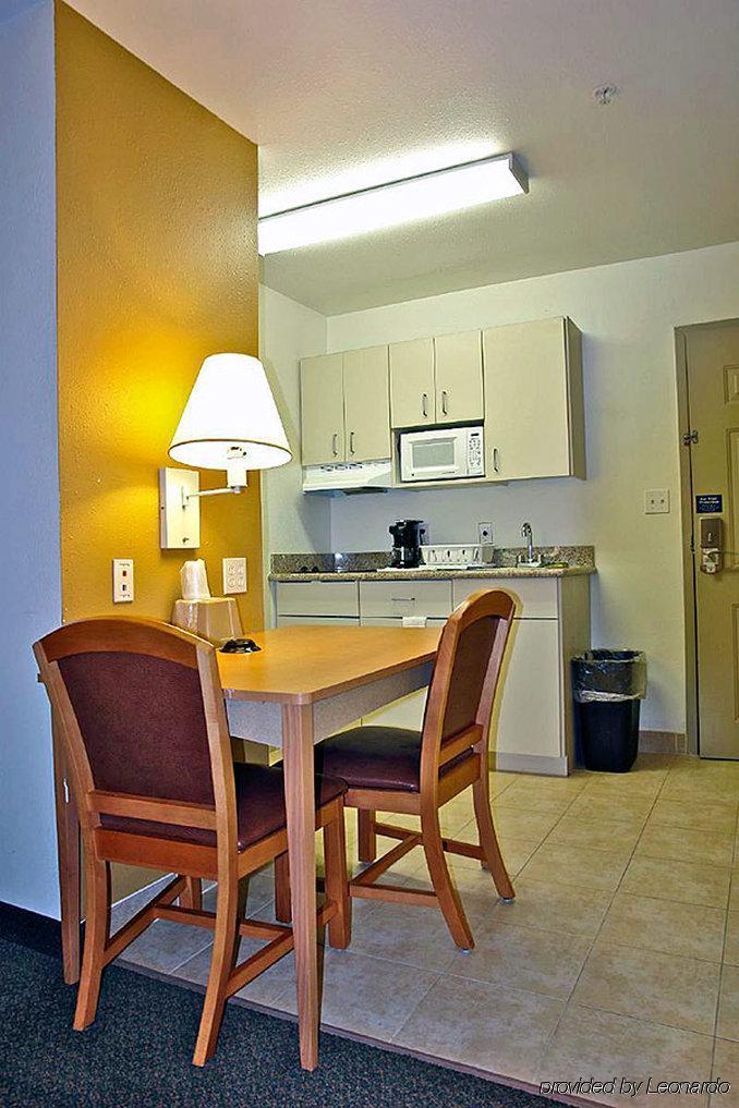 Oyo Townhouse Beaumont Medical Center Area Hotel Room photo