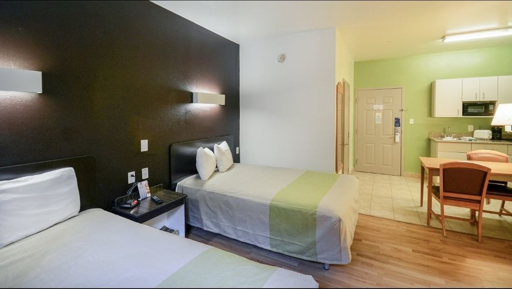 Oyo Townhouse Beaumont Medical Center Area Hotel Exterior photo