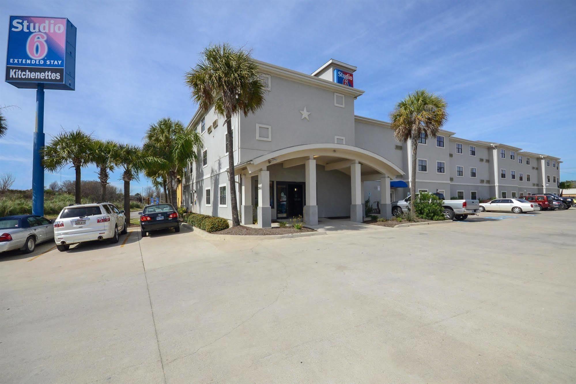 Oyo Townhouse Beaumont Medical Center Area Hotel Exterior photo