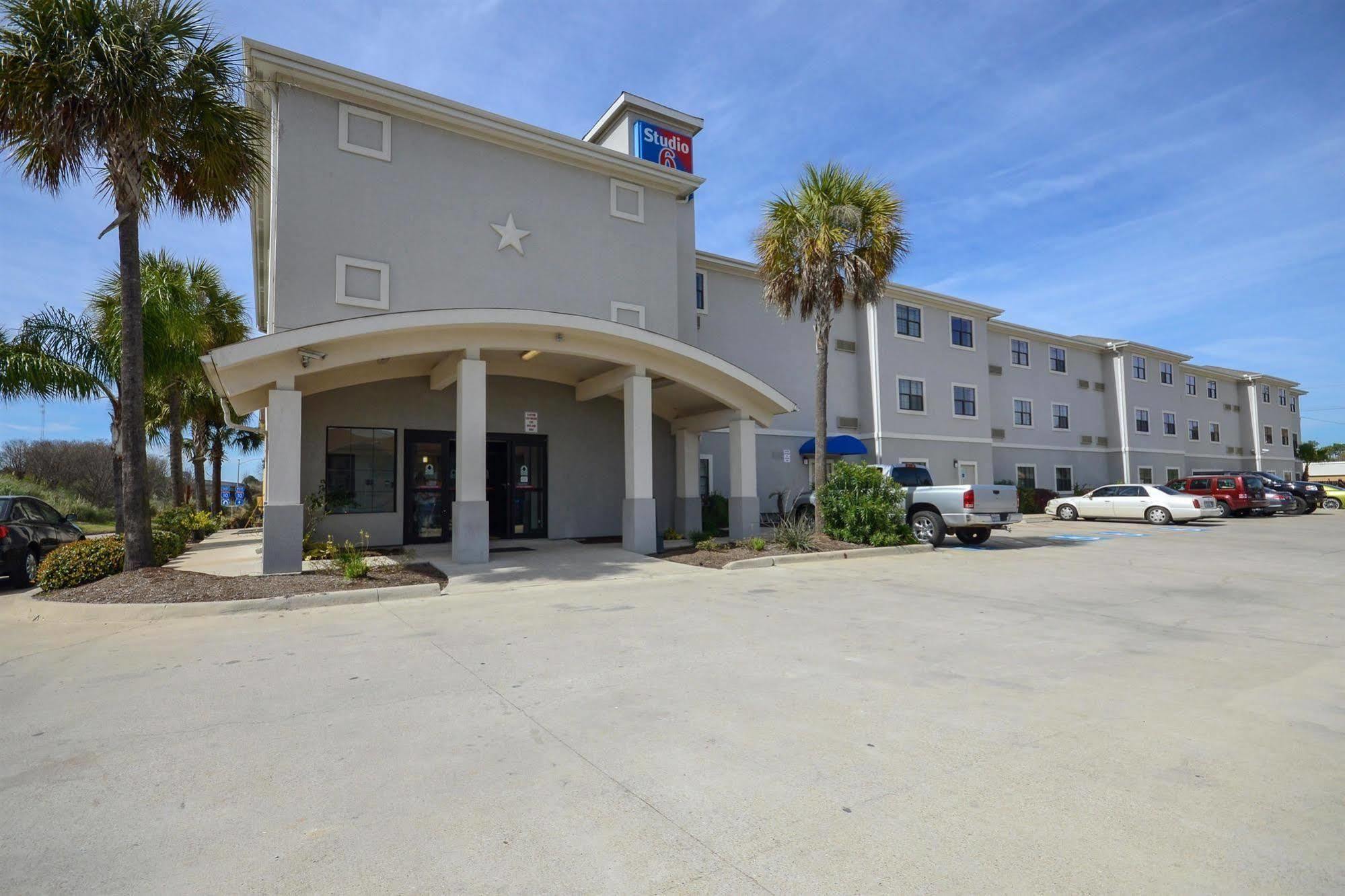 Oyo Townhouse Beaumont Medical Center Area Hotel Exterior photo