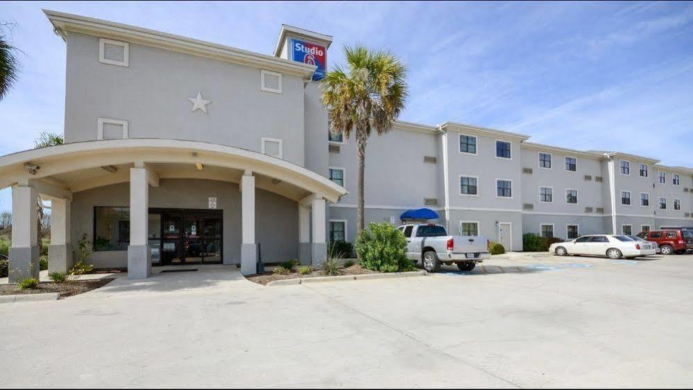 Oyo Townhouse Beaumont Medical Center Area Hotel Exterior photo